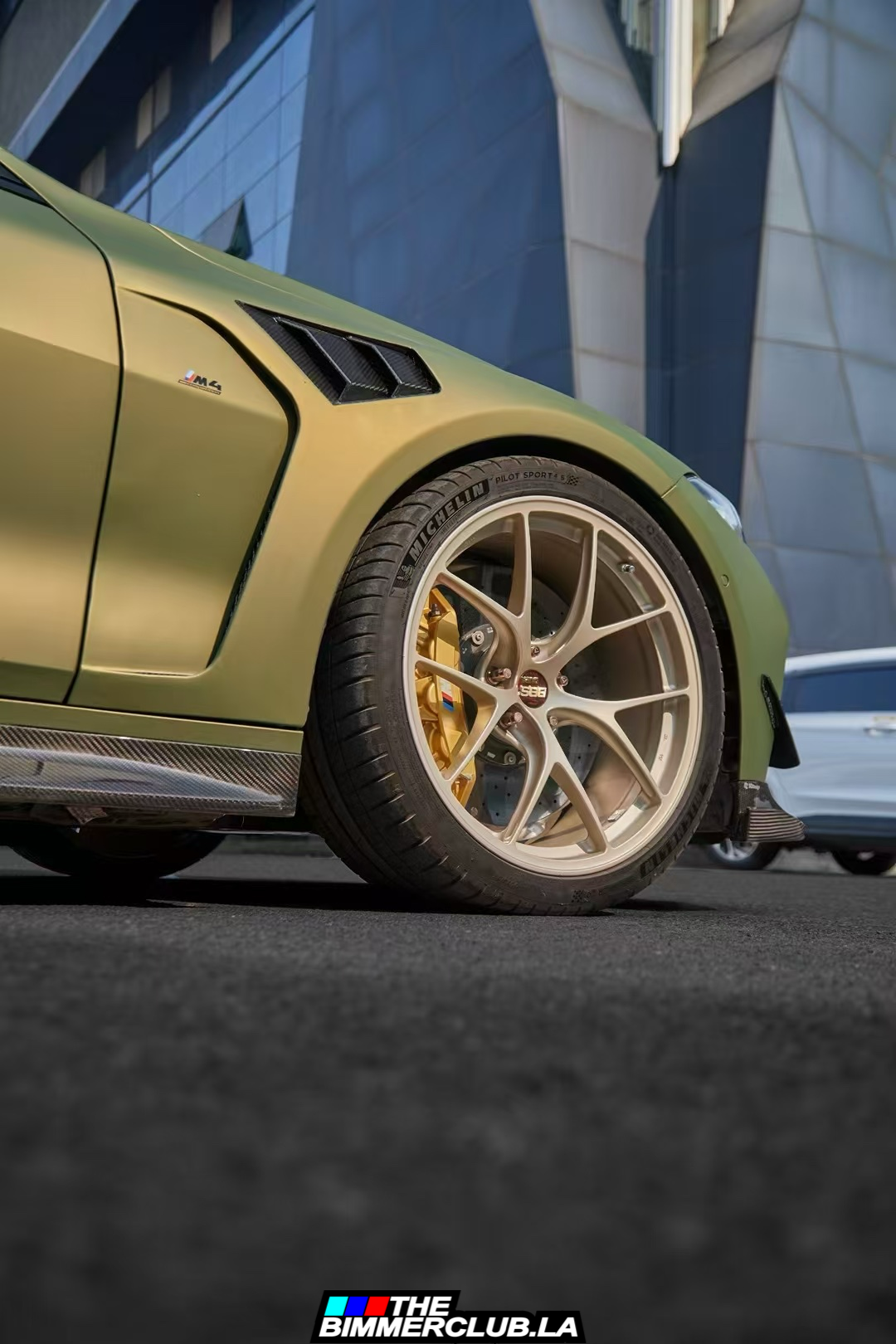 G8x M3 / M4 Dry Carbon Fiber AN Style Fenders